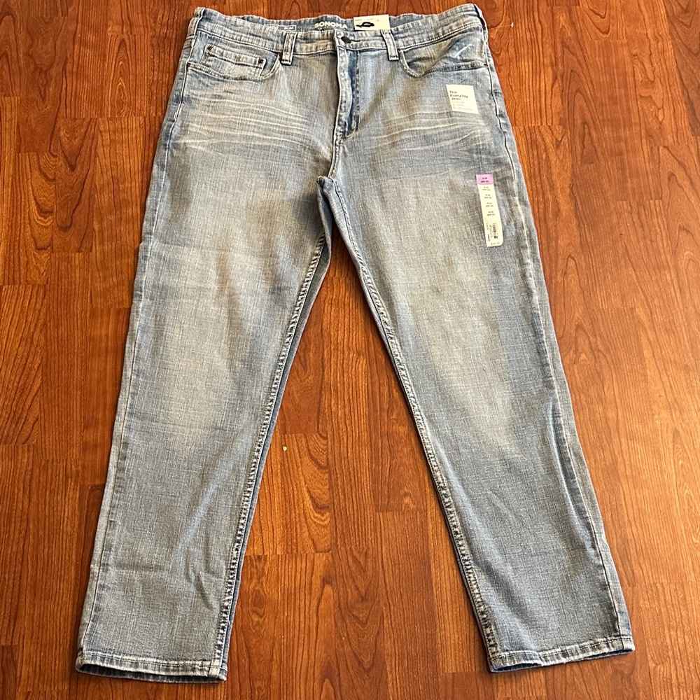 Men's Sonoma The Everything Jeans size 38/30 slim. Light blue.